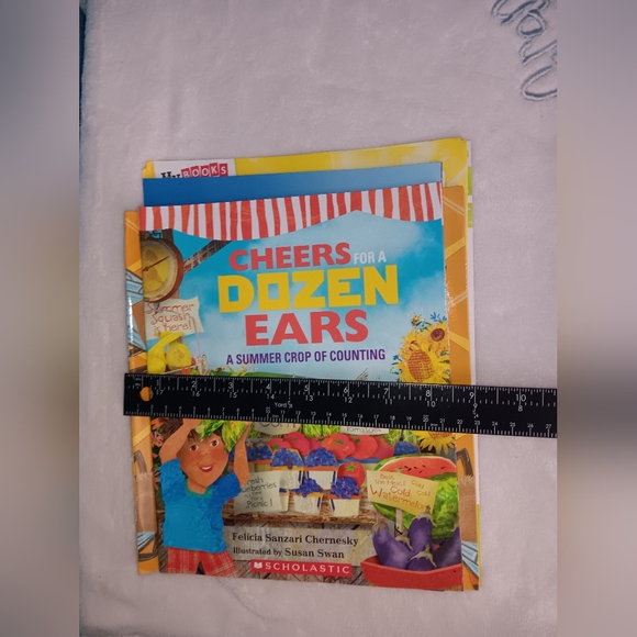 Scholastic Reading Level 2 Lot of 3 NWOT - Picture 3 of 5